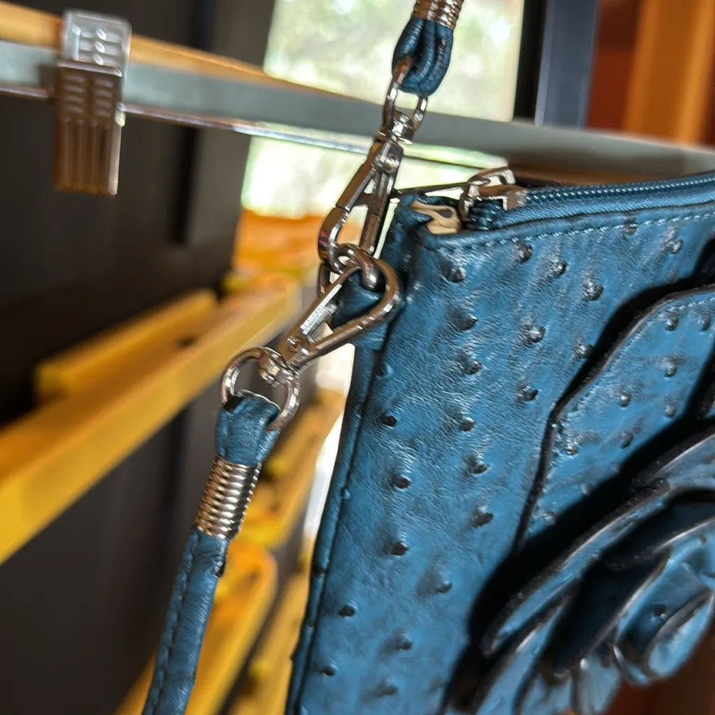 NWOT 22 Tote Ostrich Flower Cell Phone Crossbody Wristlet Sapphire Blue - Image 6