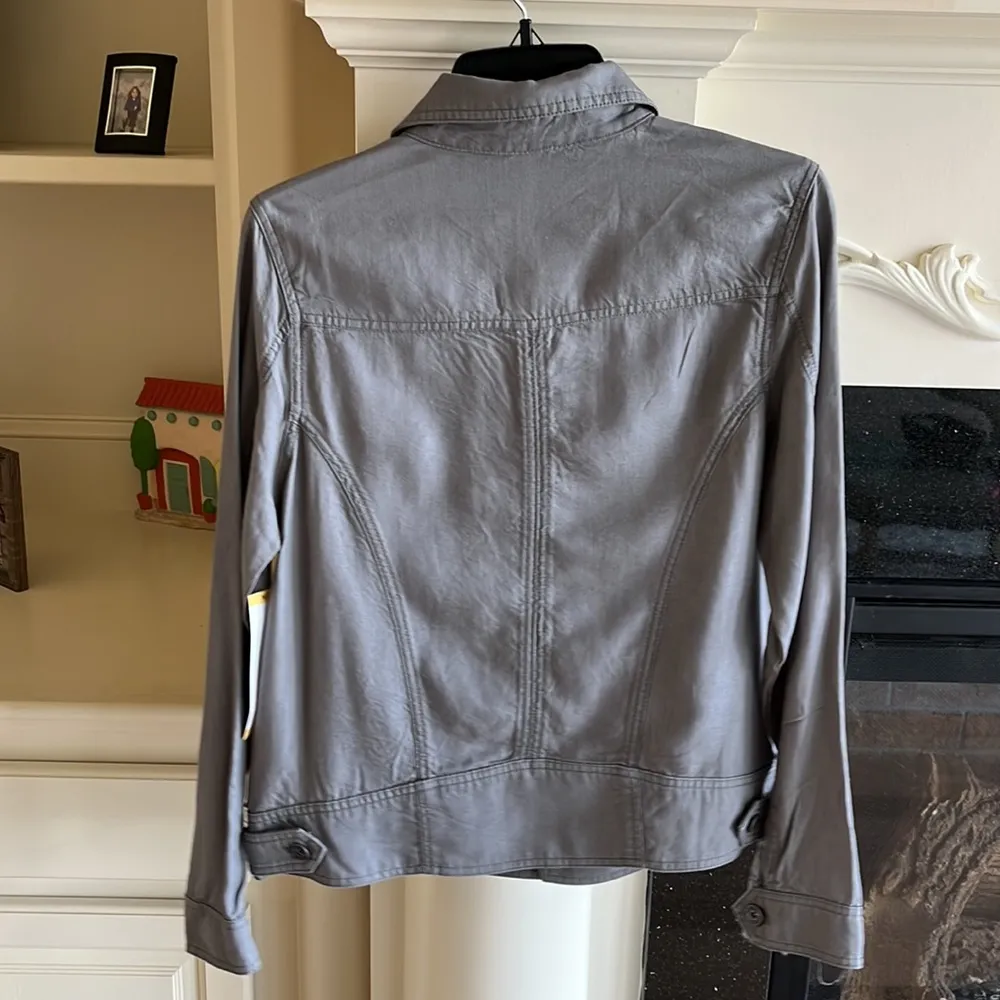 Tahari Tabari Denim Look Gray Lightweight Jacket Snaps Womens Medium - Image 6