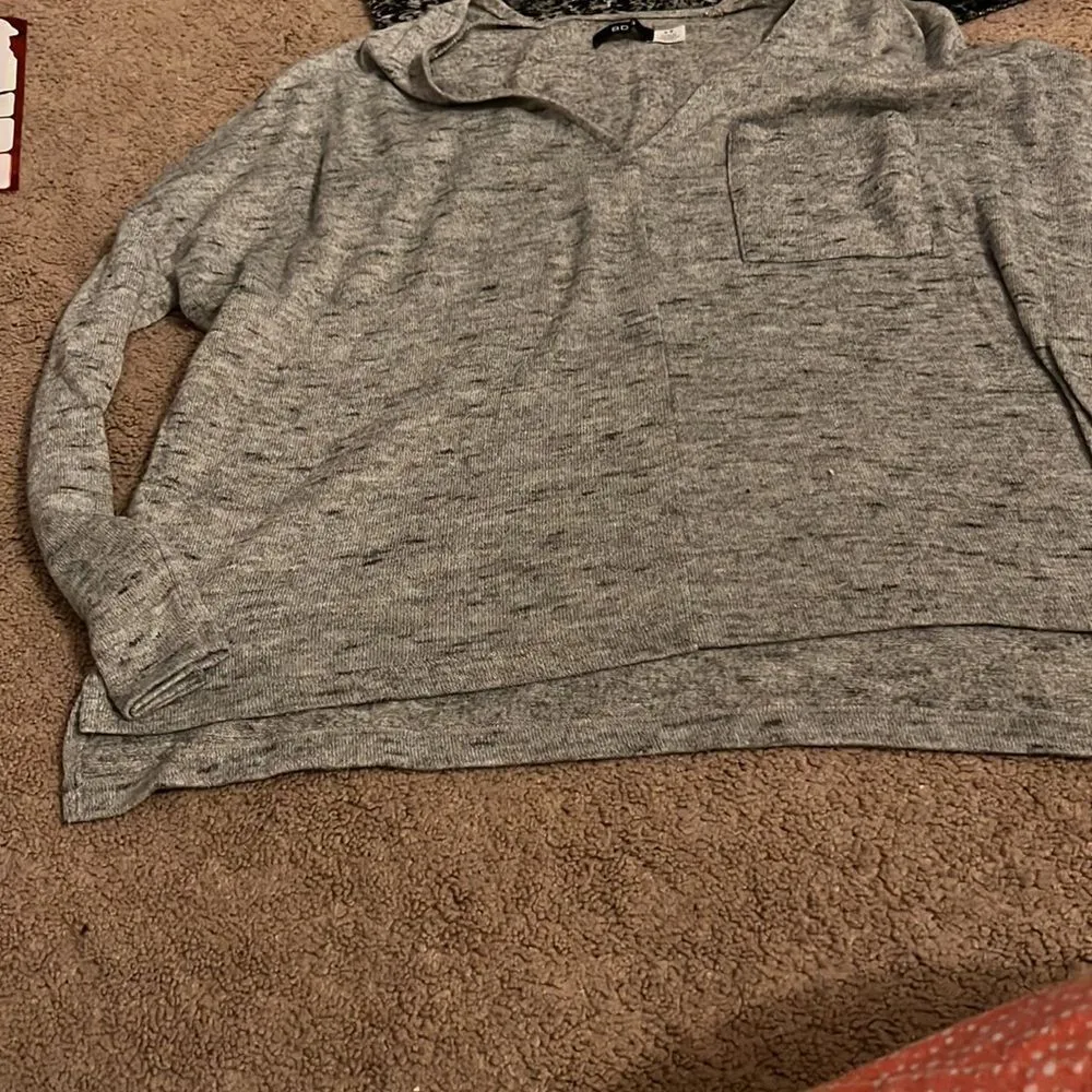 Bdg v neck sweater small - Image 5