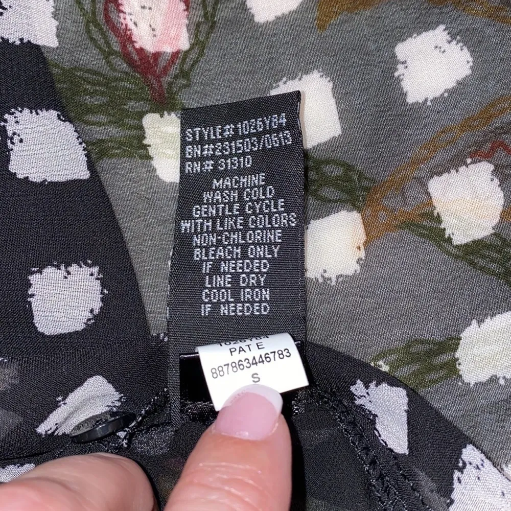 Iz Byer small women’s sheer button down v neck blouse w/open v neck scoop back - Image 9