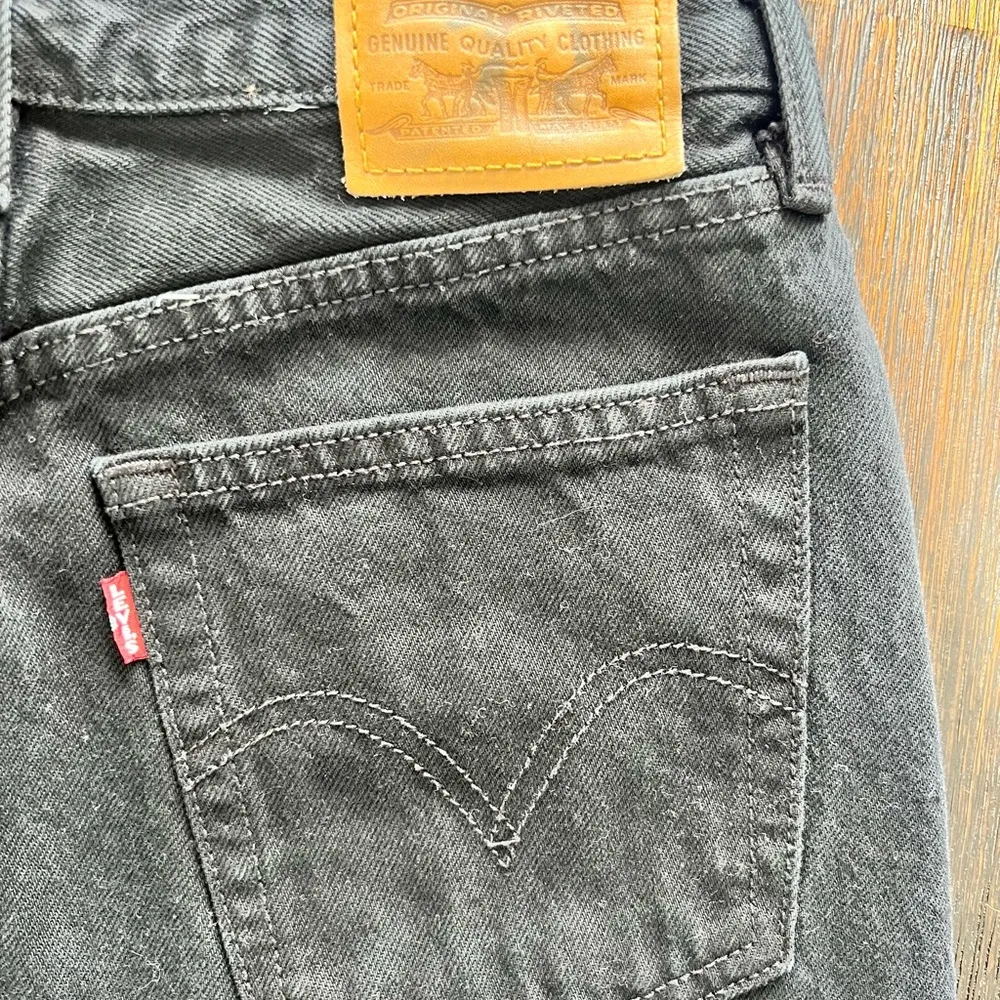 Levi's Black Mini Denim Skirt with Raw Hem Size 24 - Image 5