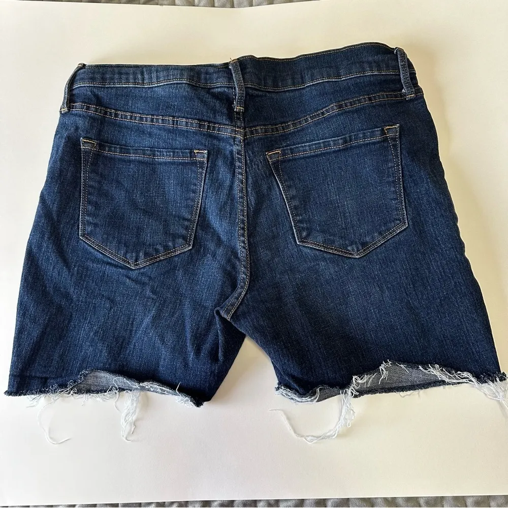 Old Navy Women’s Jean Shorts Denim Midi 10 Stretch 5” DIY Cut Offs Medium Wash - Image 6