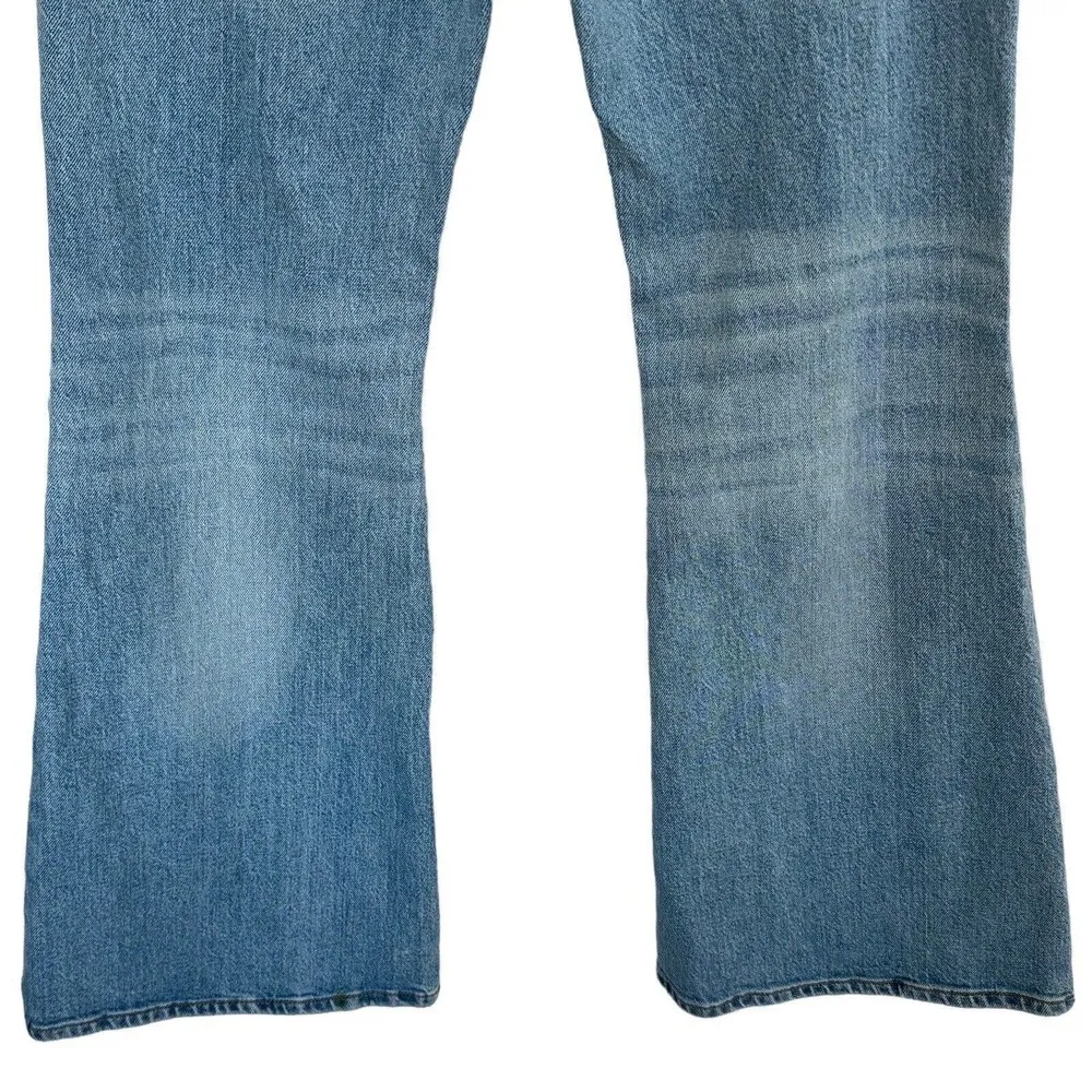 BDG SZ 27 Flare Jeans Mid-Rise 5-Pockets Zip-Fly Whiskered Light Wash Blue - Image 6