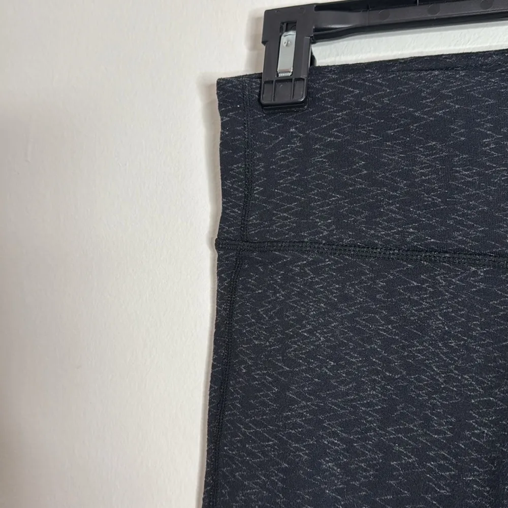 Athleta Heartbeat Chaturanga Black Gray ZigZag pattern leggings Size S - Image 8