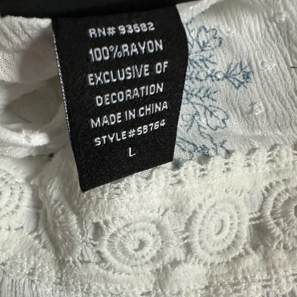 Liv Los Angeles Embroidered Boho Crochet Top Size Large White - Image 6