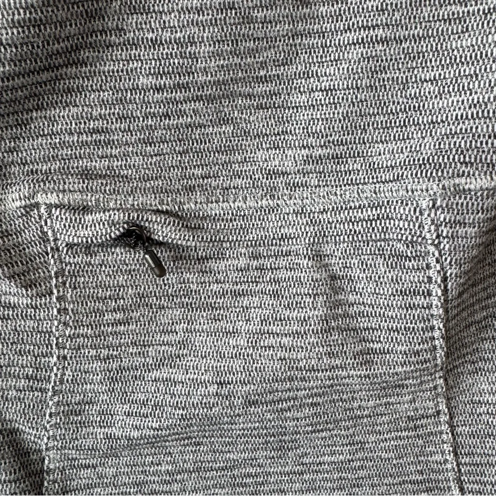 Lululemon‎ Women’s Base Runner 1/2 Zip Gray and Black Pullover Size 6 - Image 11