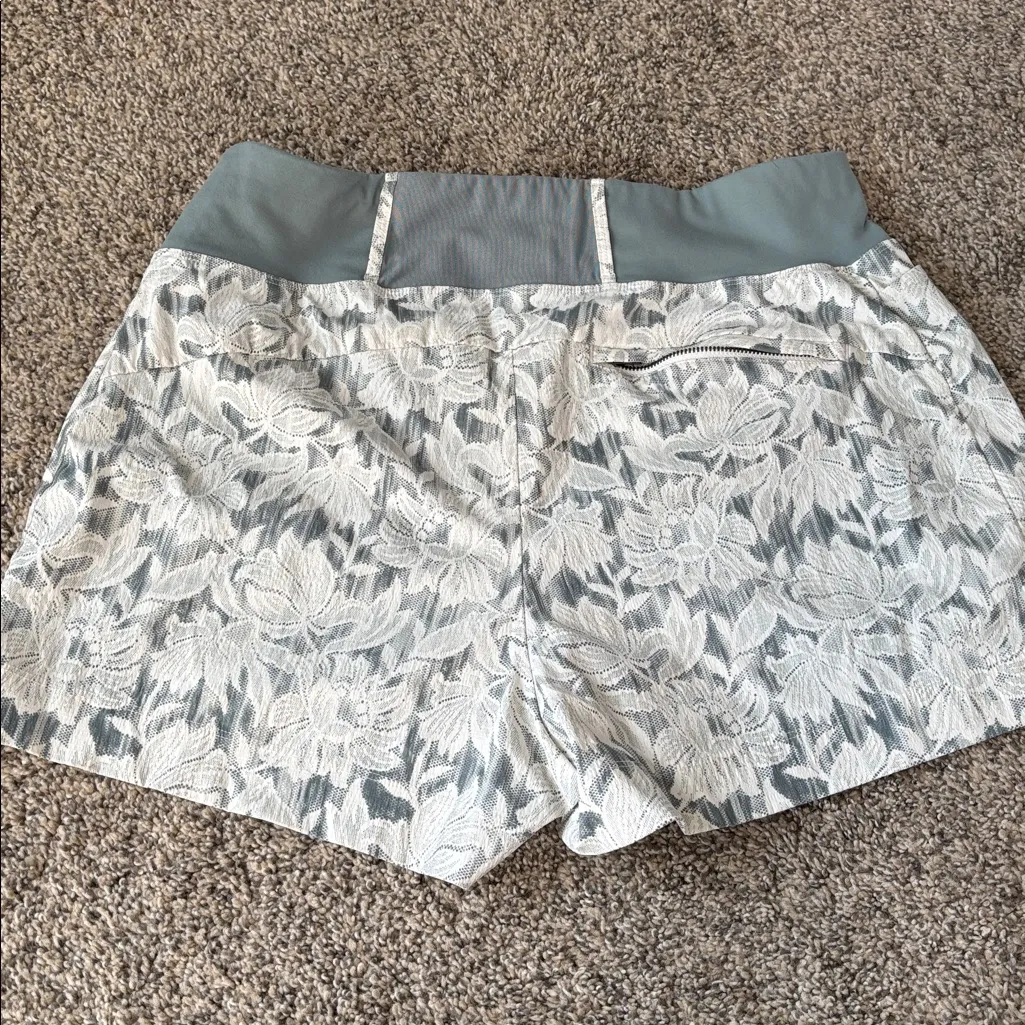 Athleta Trekkie North Shorts size 12 - Image 3