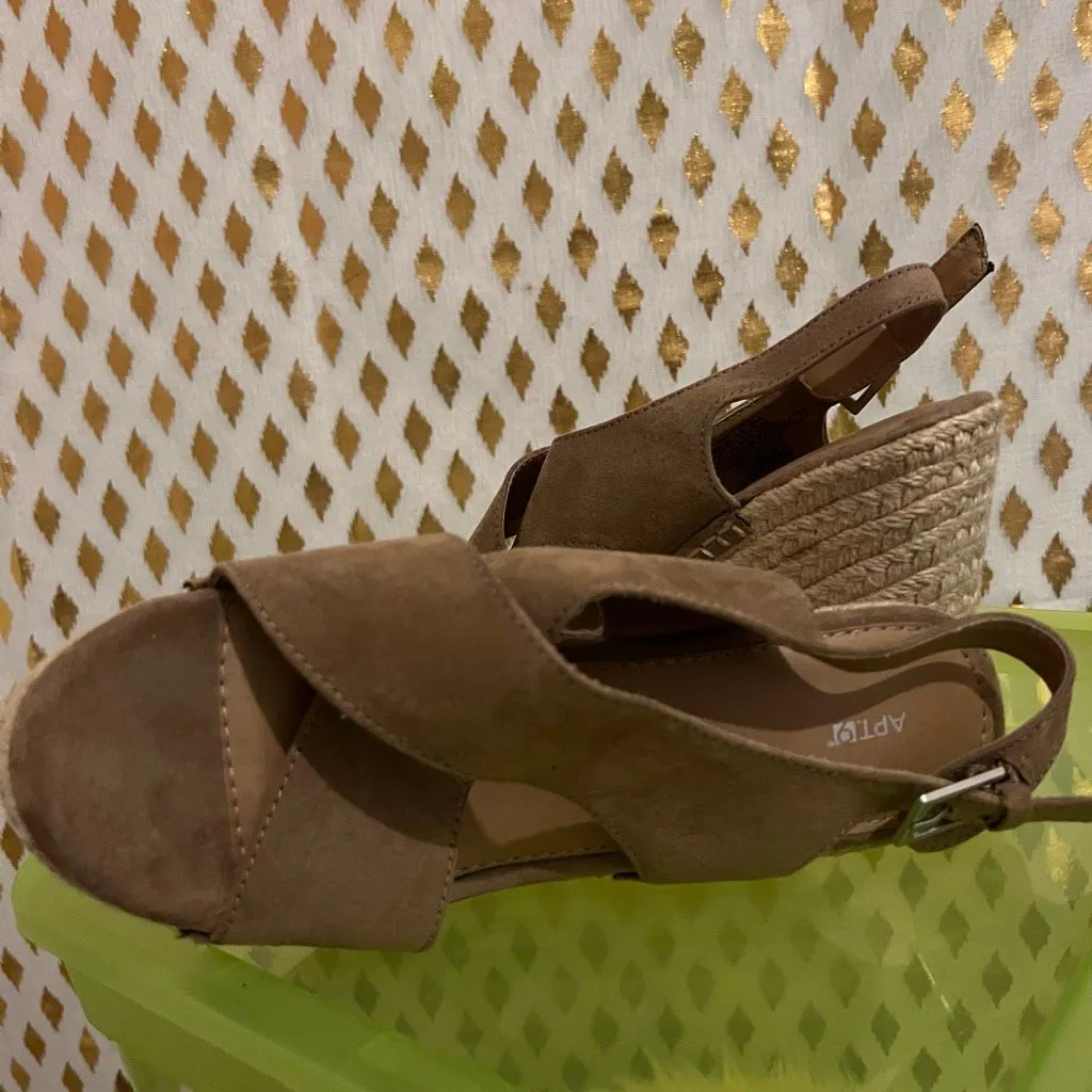 Wedge heel sandals size 8 Tan - Image 5