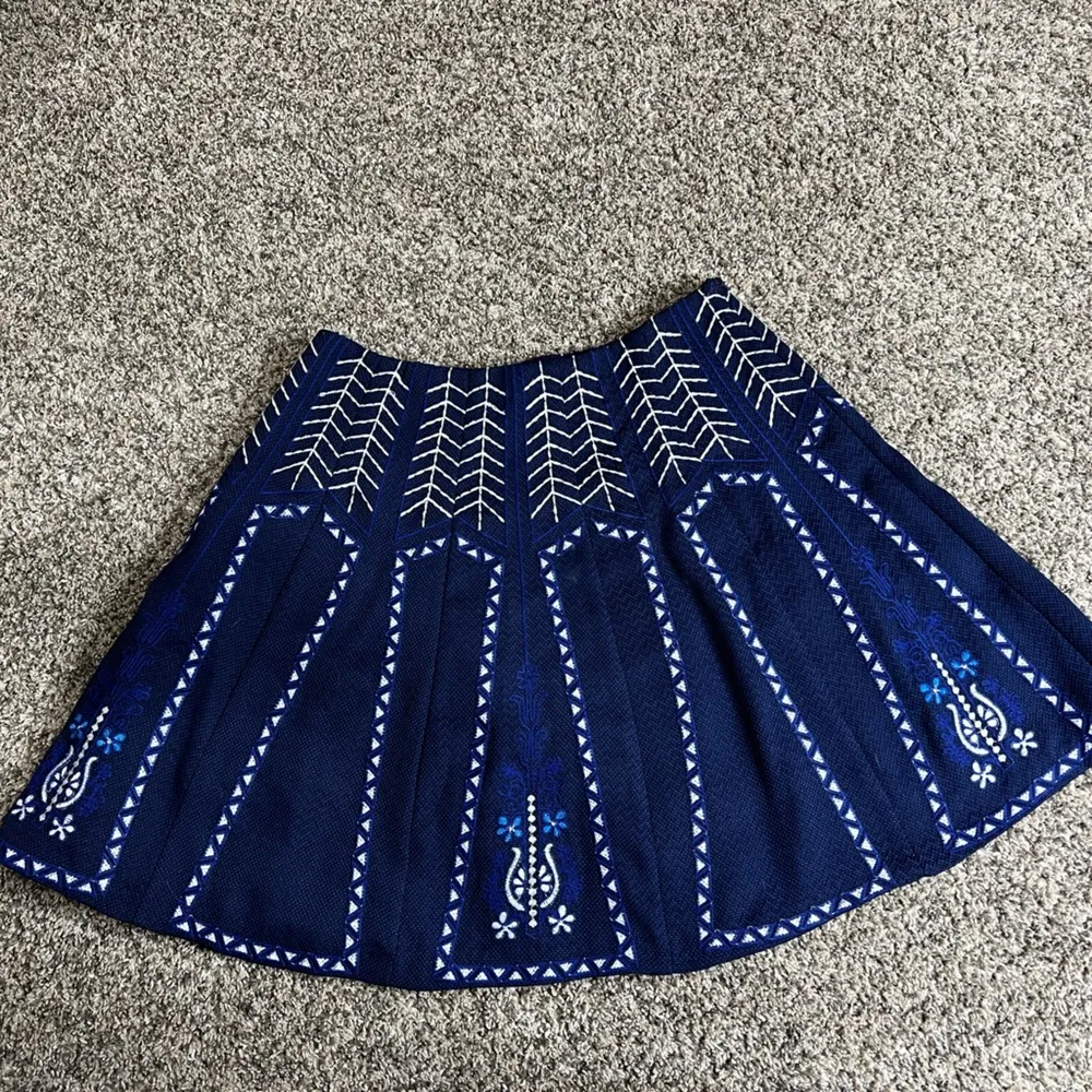 Alya knit embroidered skirt size small - Image 2