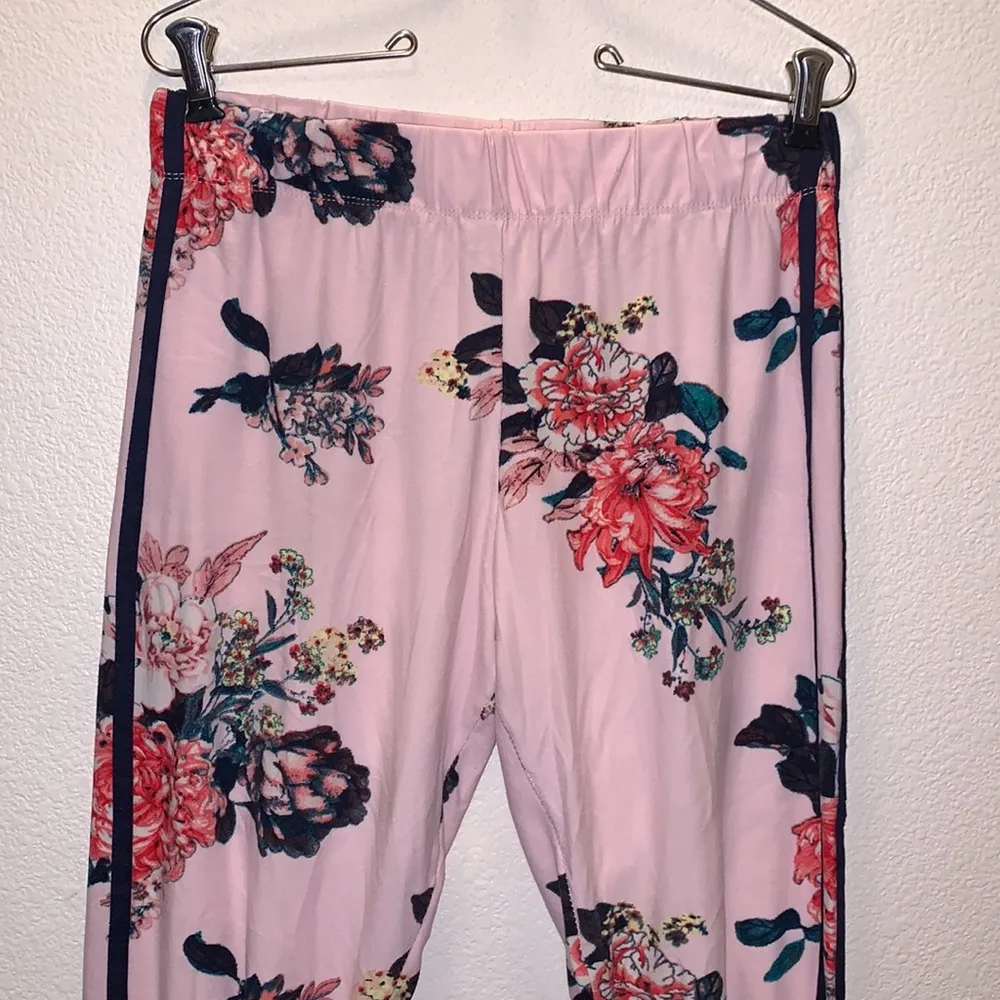 Rue21 pink floral comfy side striped casual leggings - Image 2