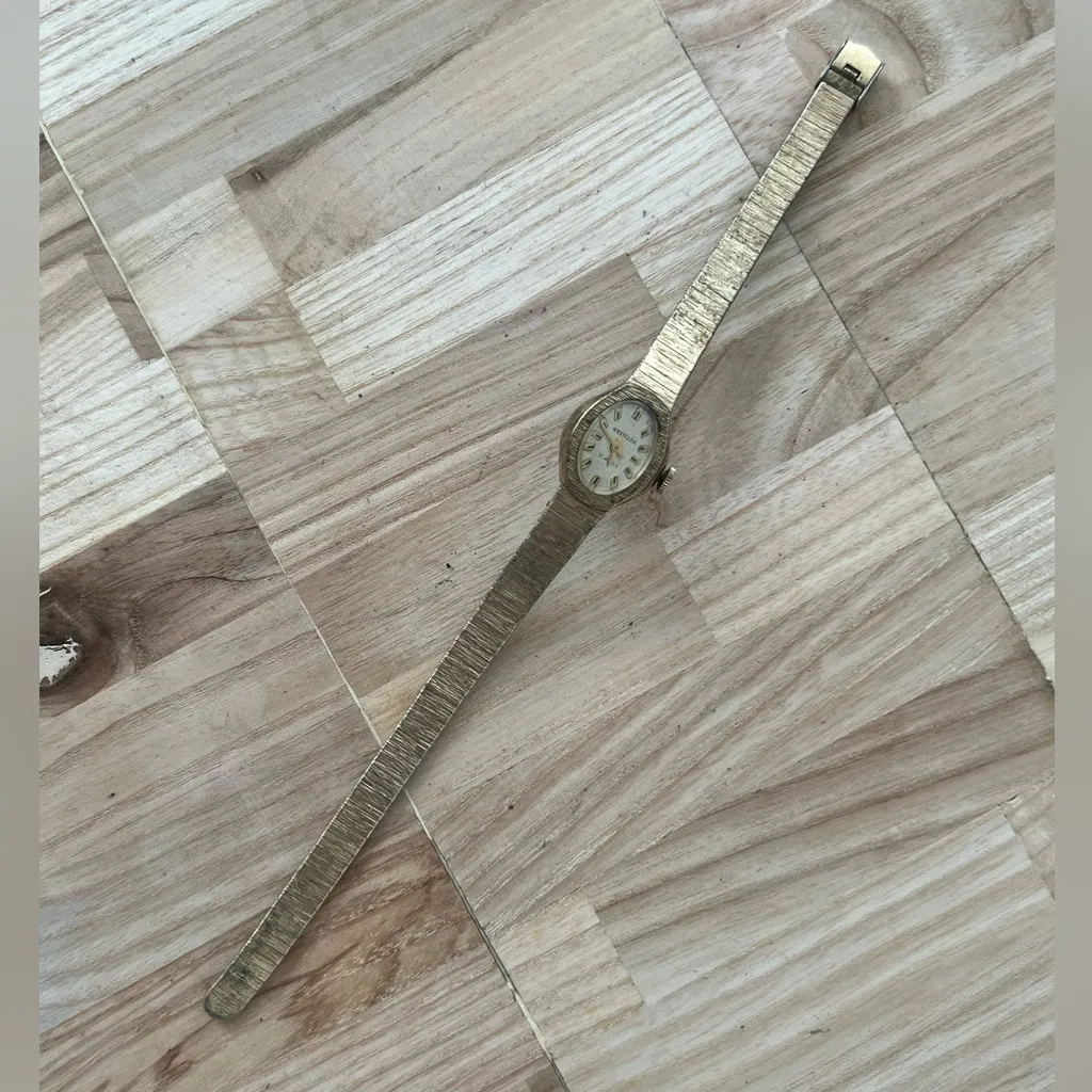 Westclox 17 Jewels Vintage Mechanical Ladies Watch Gold Oval Dial Case Bracelet - Image 4