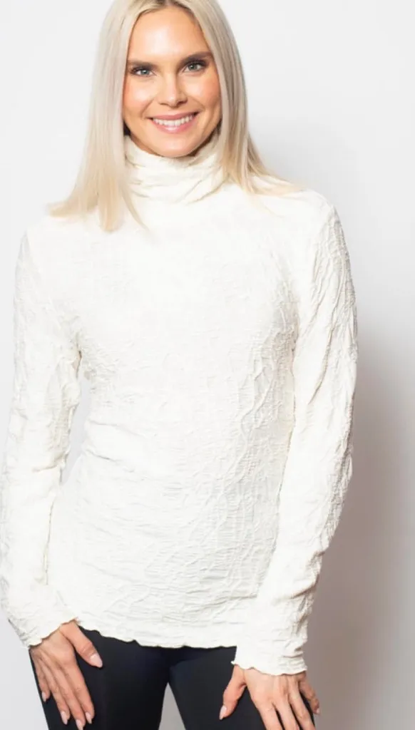 Snoskins textured turtleneck, Ski Snowboarding layer top cream color size L, NWT Size L - Image 1