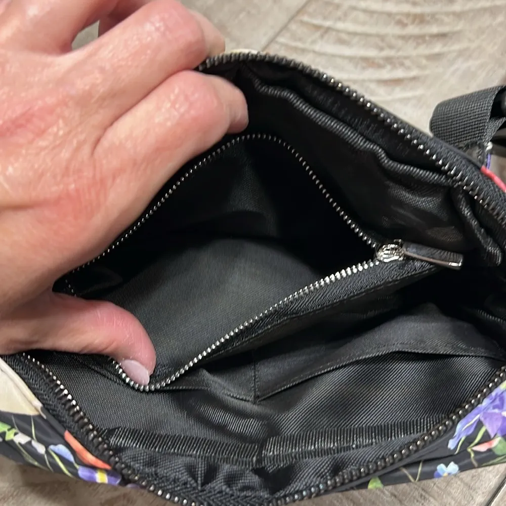 SKULL & BONES CROSSBODY BAG in Dutch Floral print. NWOT. Plastic still on logo Black - Image 8