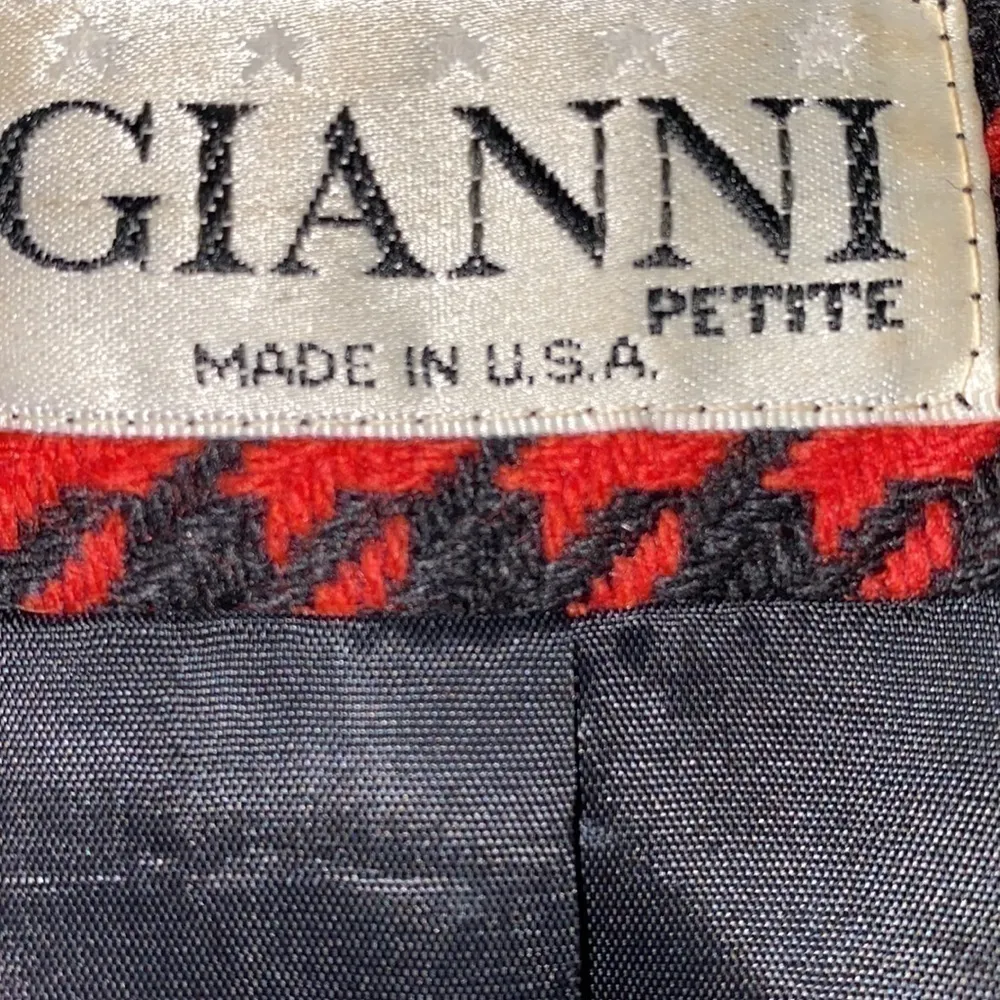 Gianni wool blend red and black plaid jacket/ blazer. Black velvet trim. Size 6P - Image 9