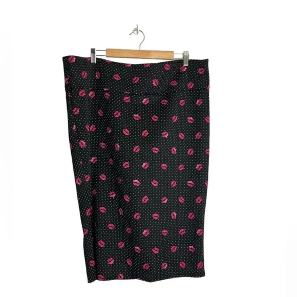Torrid x Barbie NWT Black Pink Polka Dot and Lip Print Pencil Skirt - Image 4