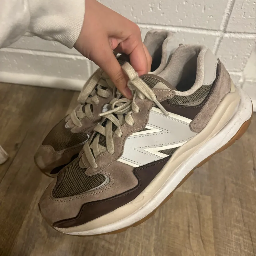 56/40 mushroom black coffee sneakers - Image 7