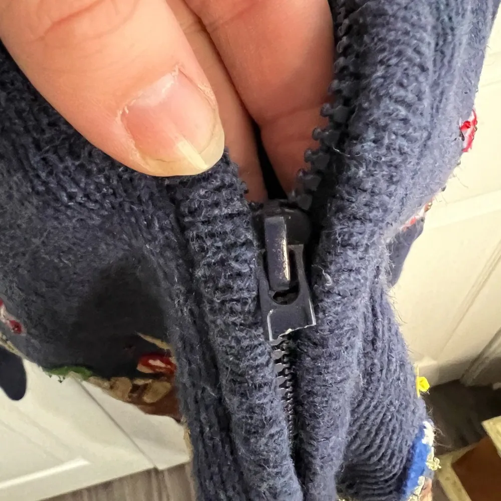 Tiara International  2004 Christmas Collection size Large - Image 5