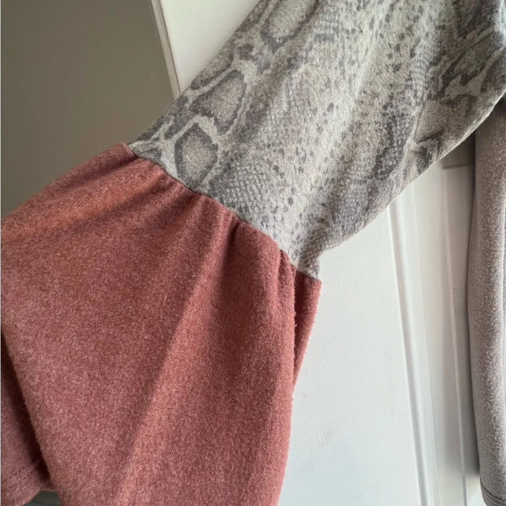 by Line Up Top - Image 3