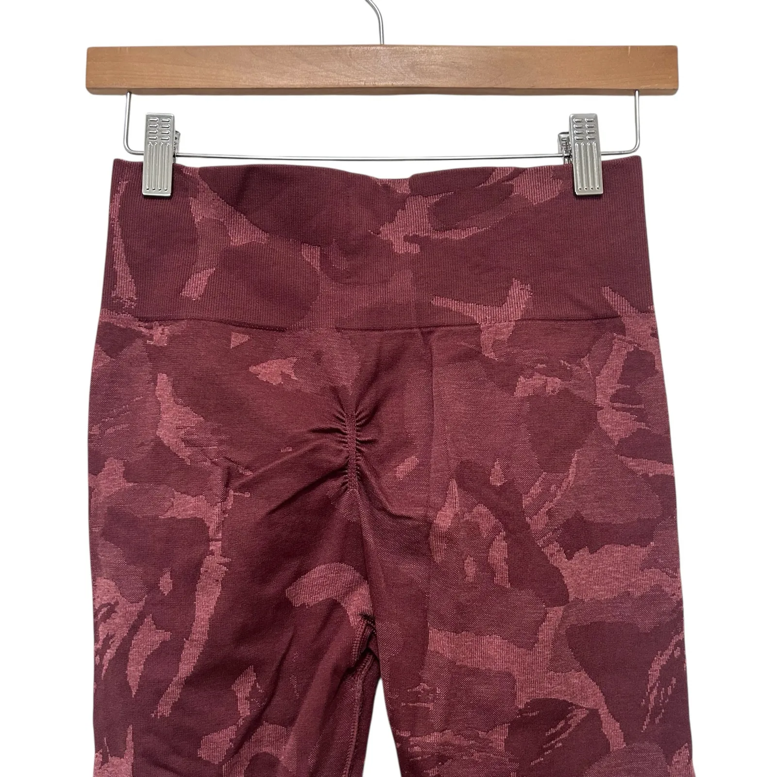 Gymshark Maroon Camo Leggings Sz M - Image 5