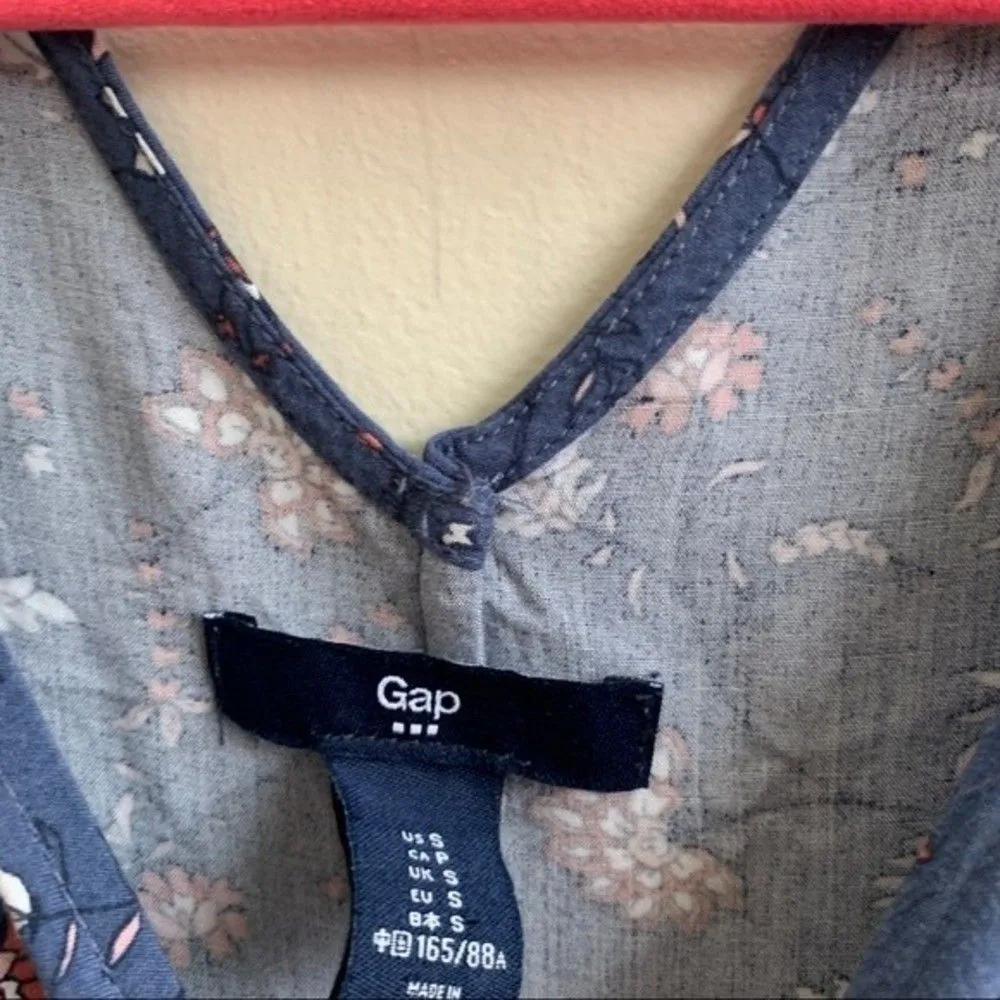 Gap blue floral 3/4 sleeve cutout back Size Small - Image 5