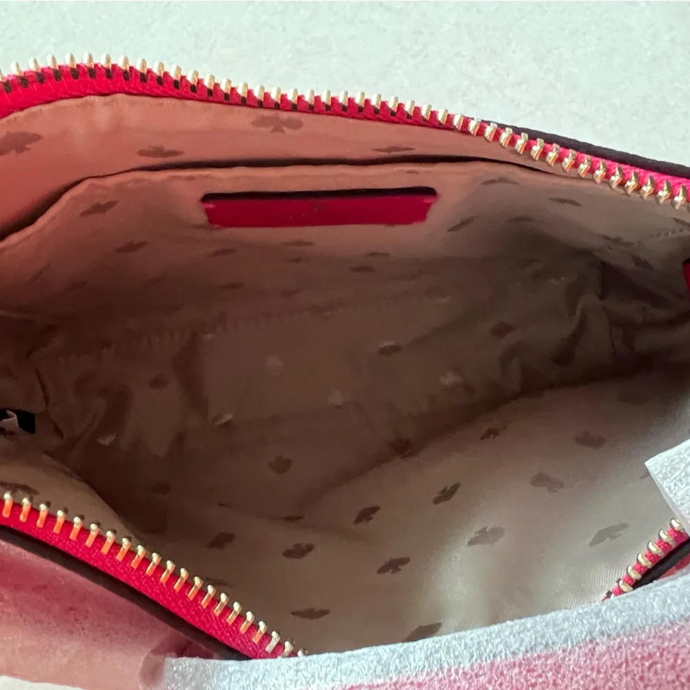 NWT CROSSBODY PURSE! - Image 4