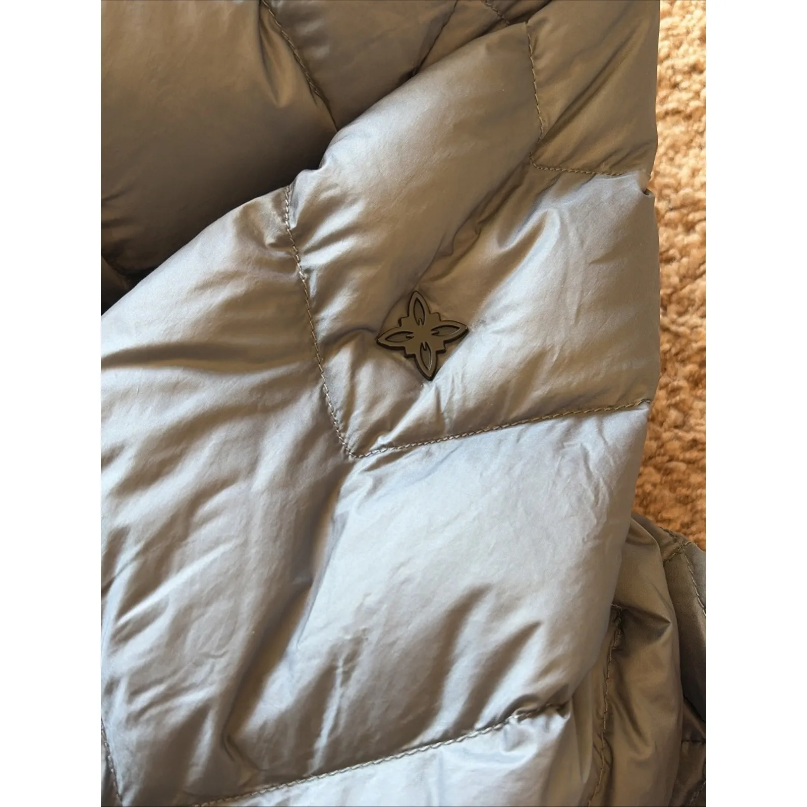 BCBGeneration Gray Grey Ultra Lightweight Packable Down Hooded Coat Jacket Small - Image 5