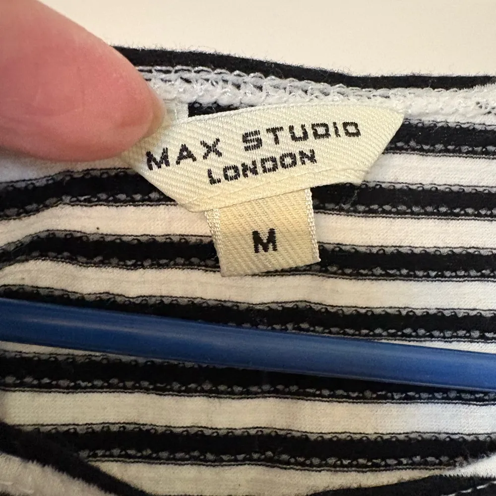 Max Studio London-black and whiter striped top - size M - Image 2