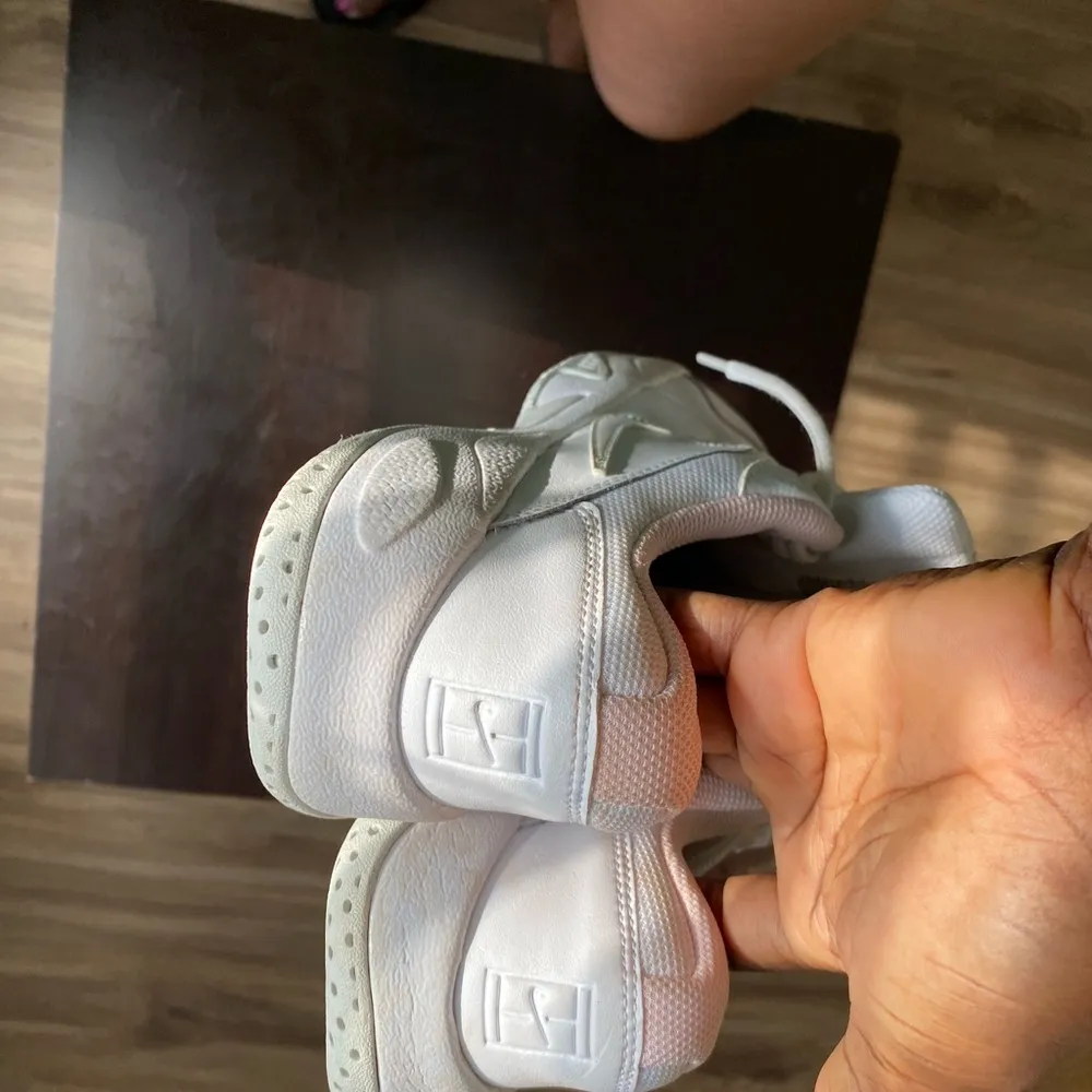 Nike White and Pink Sneakers with Cushioned Midsole - Image 7