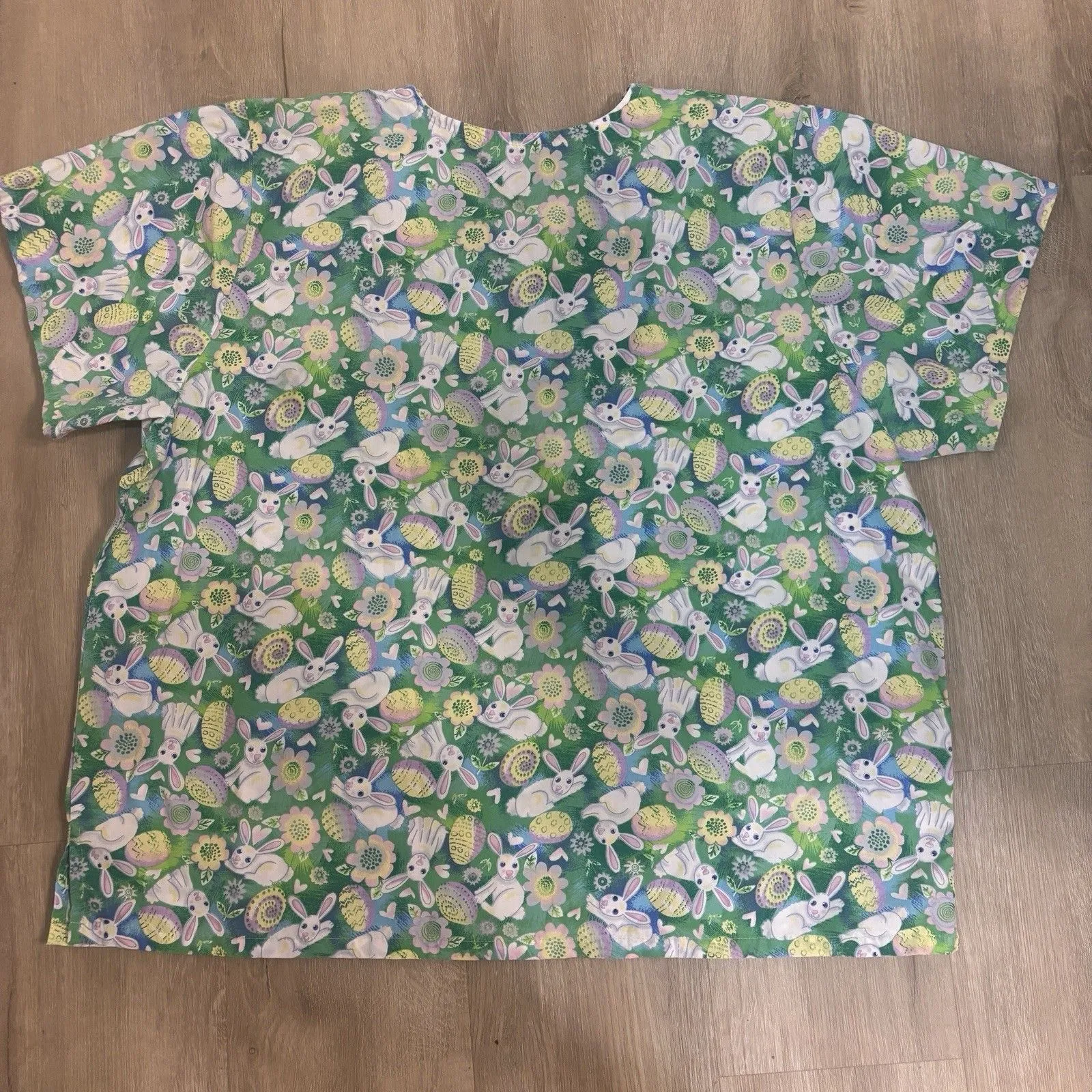 Easter Bunny Scrub Top VNeck Short Sleeve Medical Uniform Pockets Green XL 27x26 - Image 5