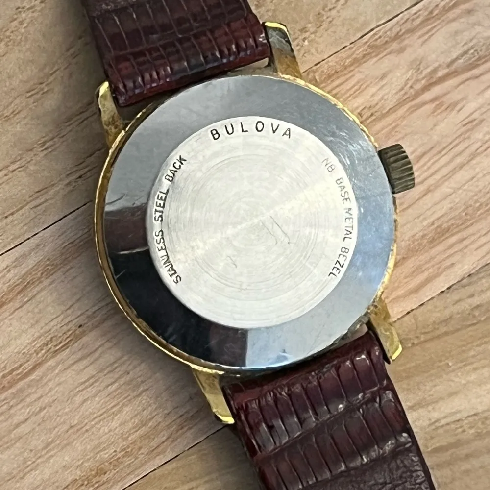 Bulova Accutron Ladies Watch RARE Vintage Gold Tone Case and Dial - Image 6