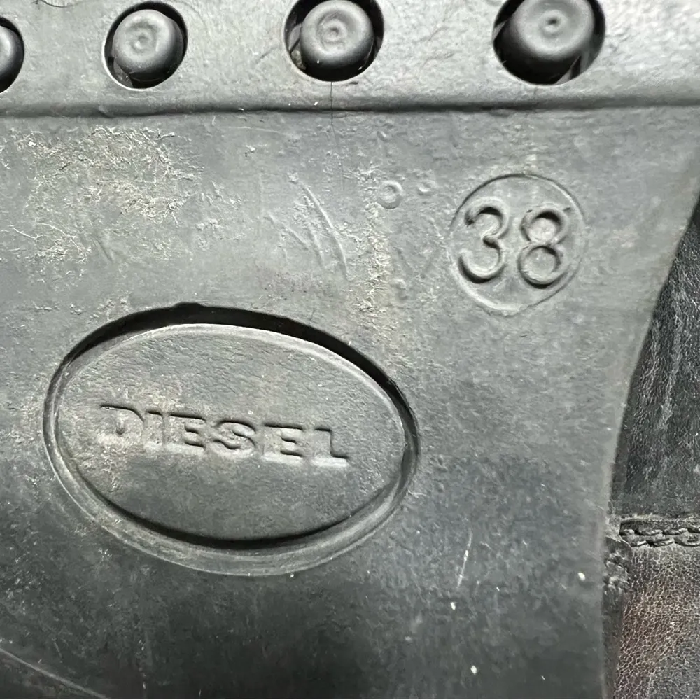 Diesel  black leather distressed pull on engineer boots size 38 - Image 9