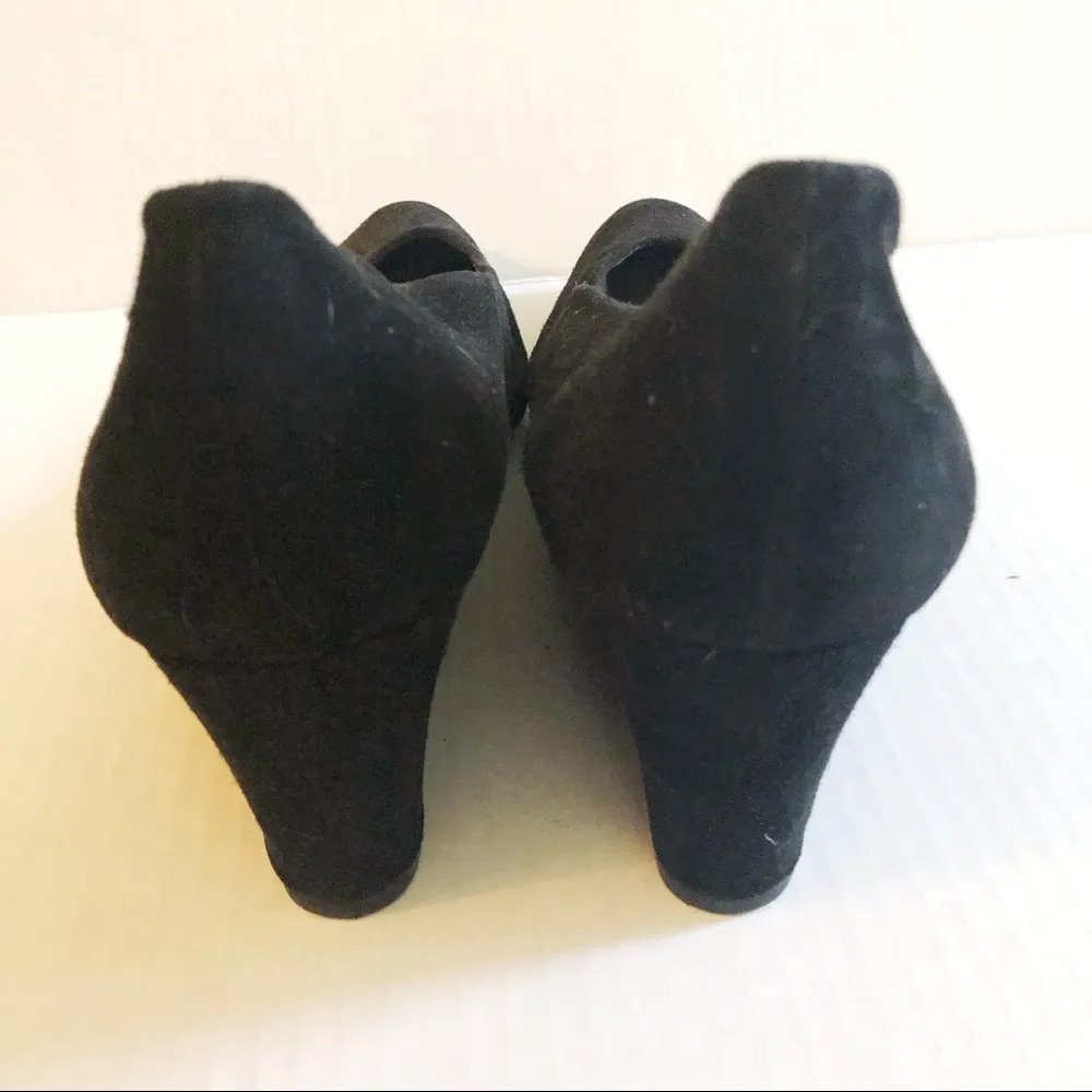 Stuart Weitzman Wedges Black Suede Heels Pumps Sz 9W EUC Business or Event Shoes - Image 10