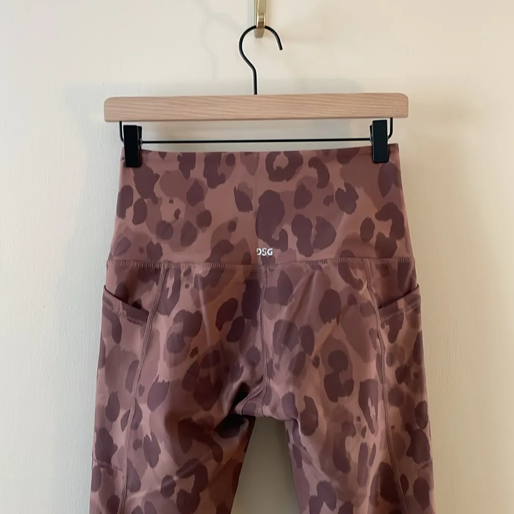 DSG Momentum Ultra High Rise 7/8 Length Pocket Legging Tonal Leopard Mink Shadow Brown - Image 11