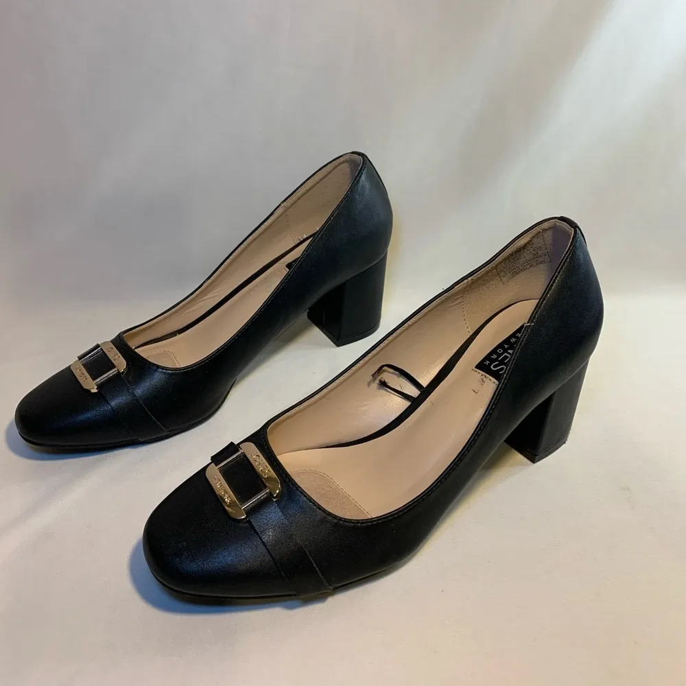 JONES NEW YORK black formal dress shoes size 8M with gold buckle - Image 4