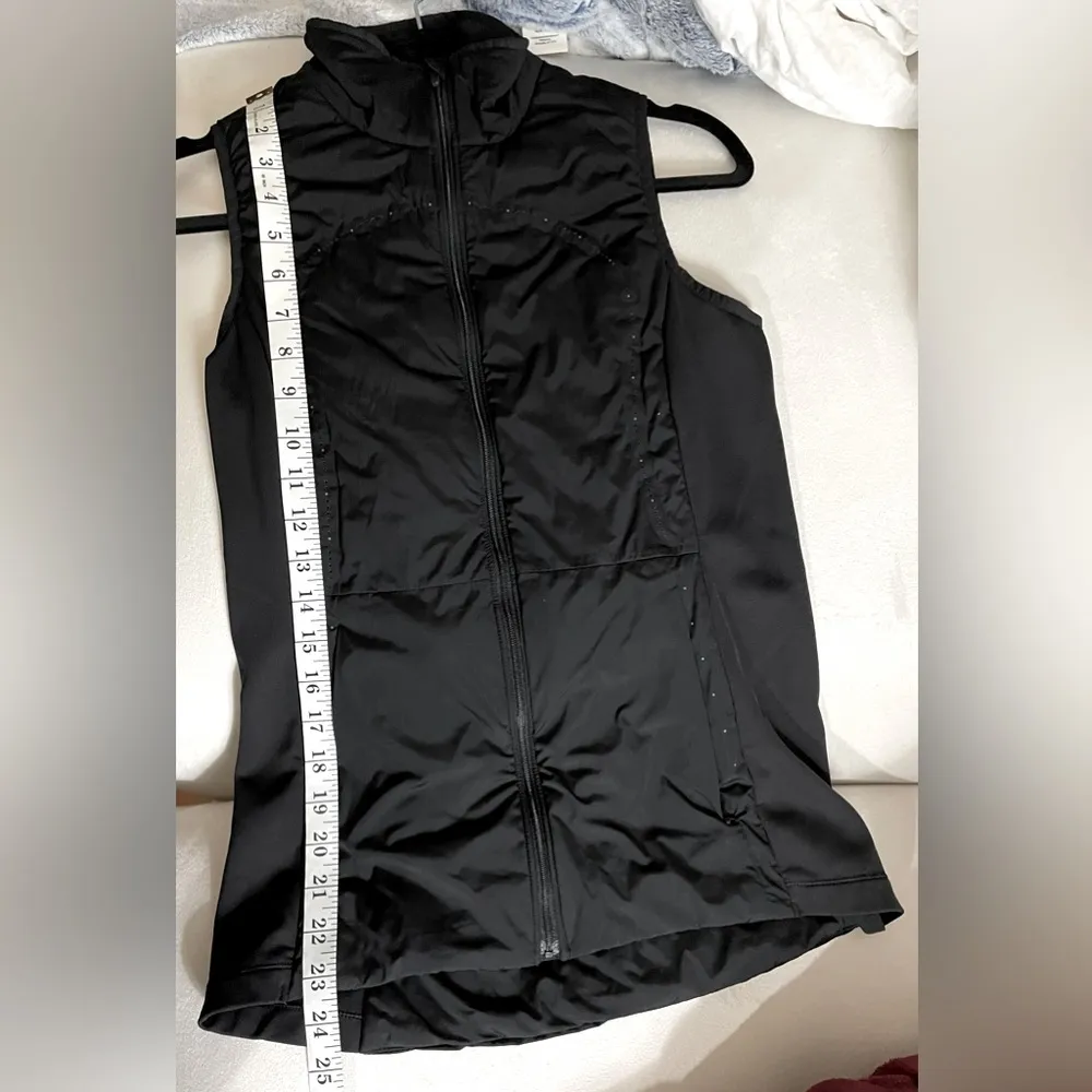 Lululemon Run For Cold Vest PrimaLoft Stretch Glide Material in Black Size 6 - Image 16