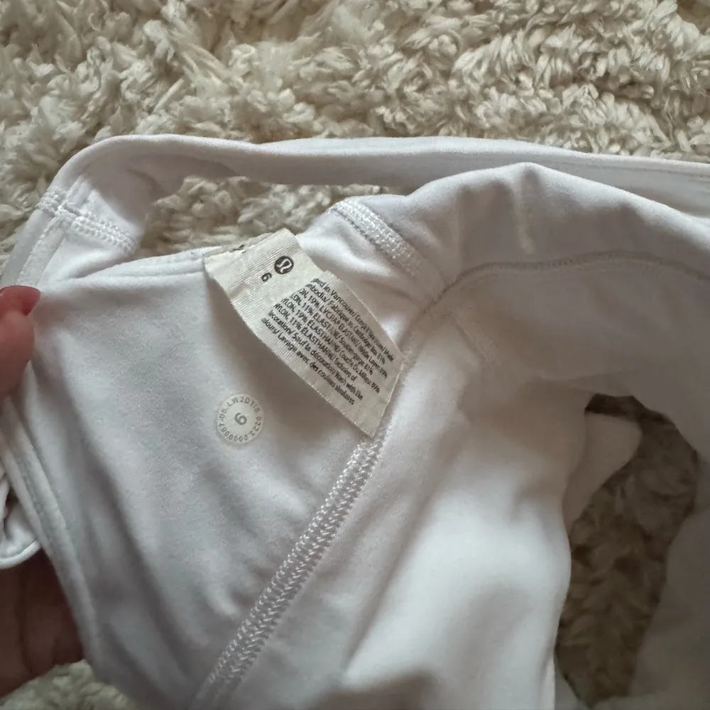 White Align V-Neck Bra *Light Support, A/B Cup Lululemon - Image 4