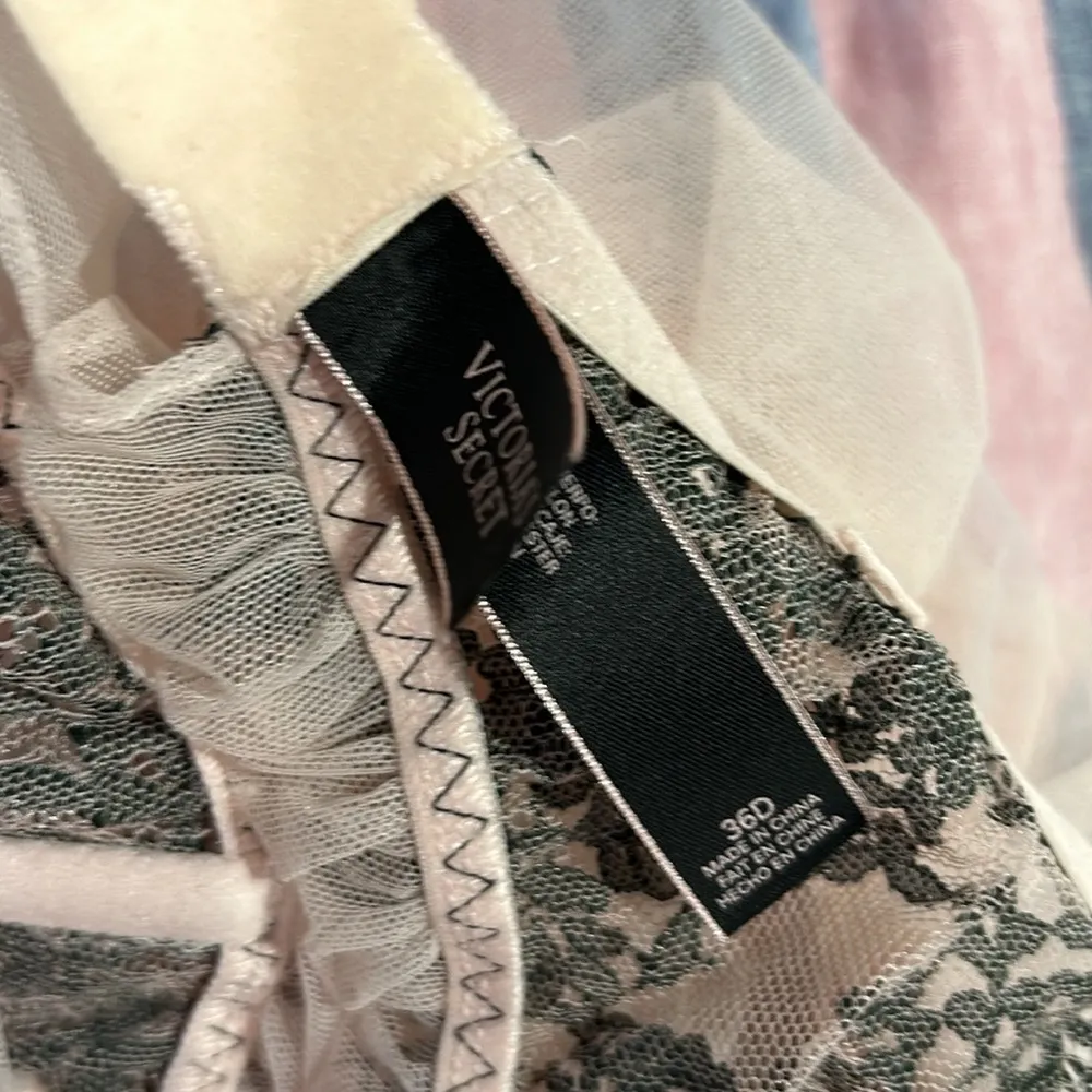 VS 2-piece lingerie set w/matching panty 36D/ OS - Image 4