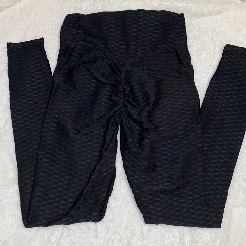 Ruched Booty Scrunch Leggings Size M - Image 10
