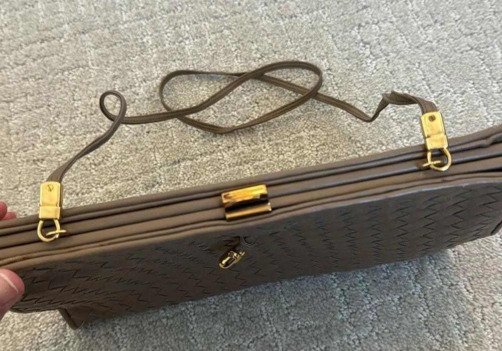 VTG brown woven leather shoulder bag clutch criss cross vintage - Image 4