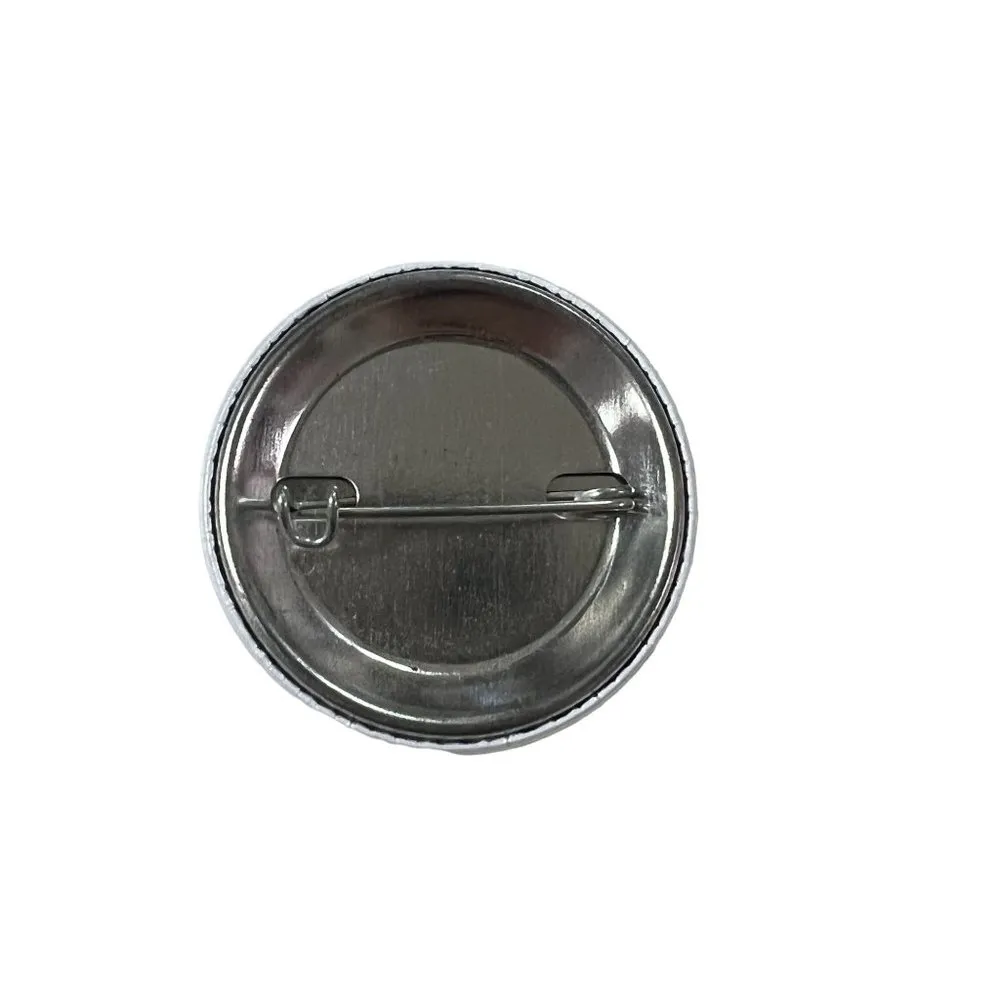 Vintage Gusto & Gecko Button Pin White 1.5" across - Image 2