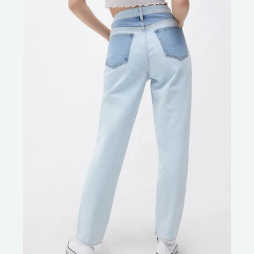 Pacsun Eco Hopper Patch Mom Jean Two Tone Blue Wash - Image 2
