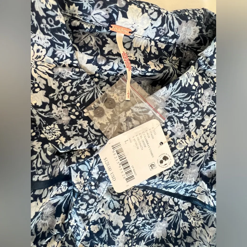 Free People White and Blue Blouse - Image 4