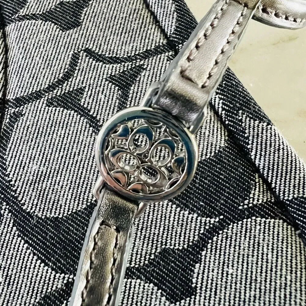 COACH Shirley Gray Black Canvas Logo Print Thong Sandal Silver Accent - US 7.5 - Image 4