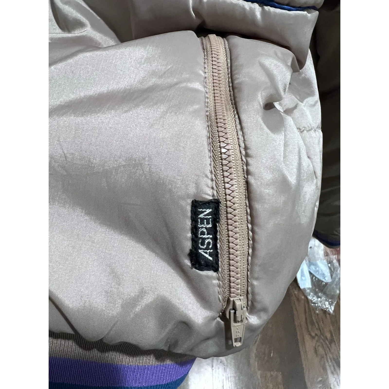 Vintage Aspen Powder Women’s Large Tan Blue 80s Ski Puffer Jacket Made in Taiwan - Image 11