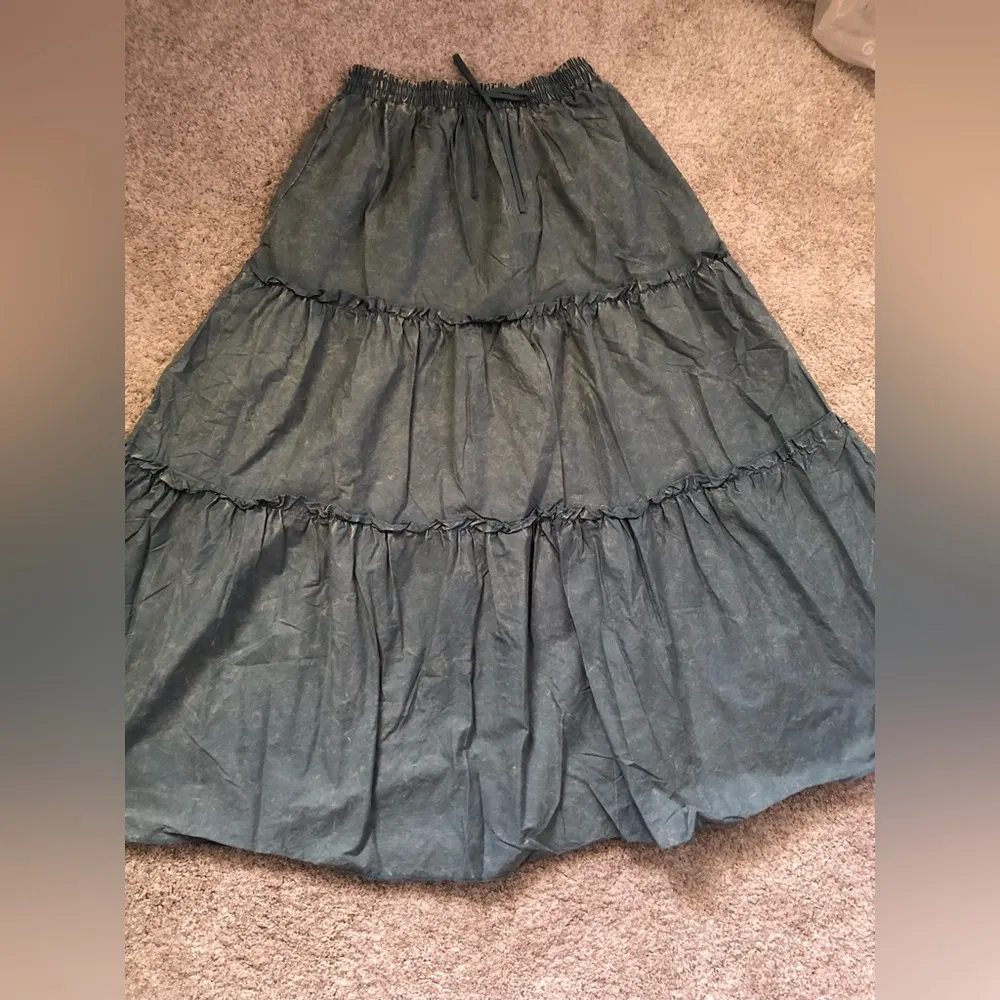 ZENANA Elegant Tiered Full A-line voluminous maxi Skirt elastic waist size S - Image 7