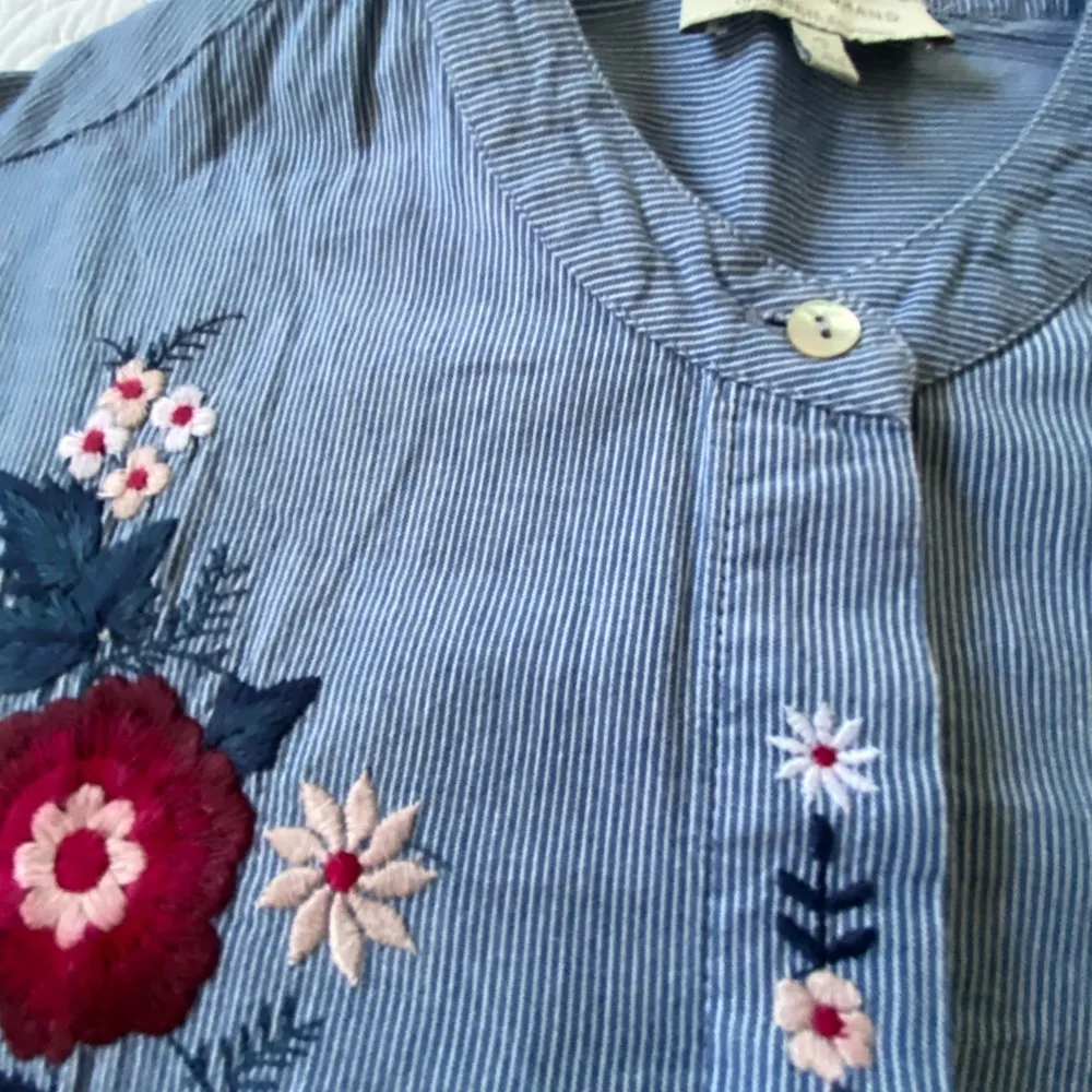 Lucky Brand Embroidered Floral Blue and White Pinstripe Button Down Shirt Size S - Image 10