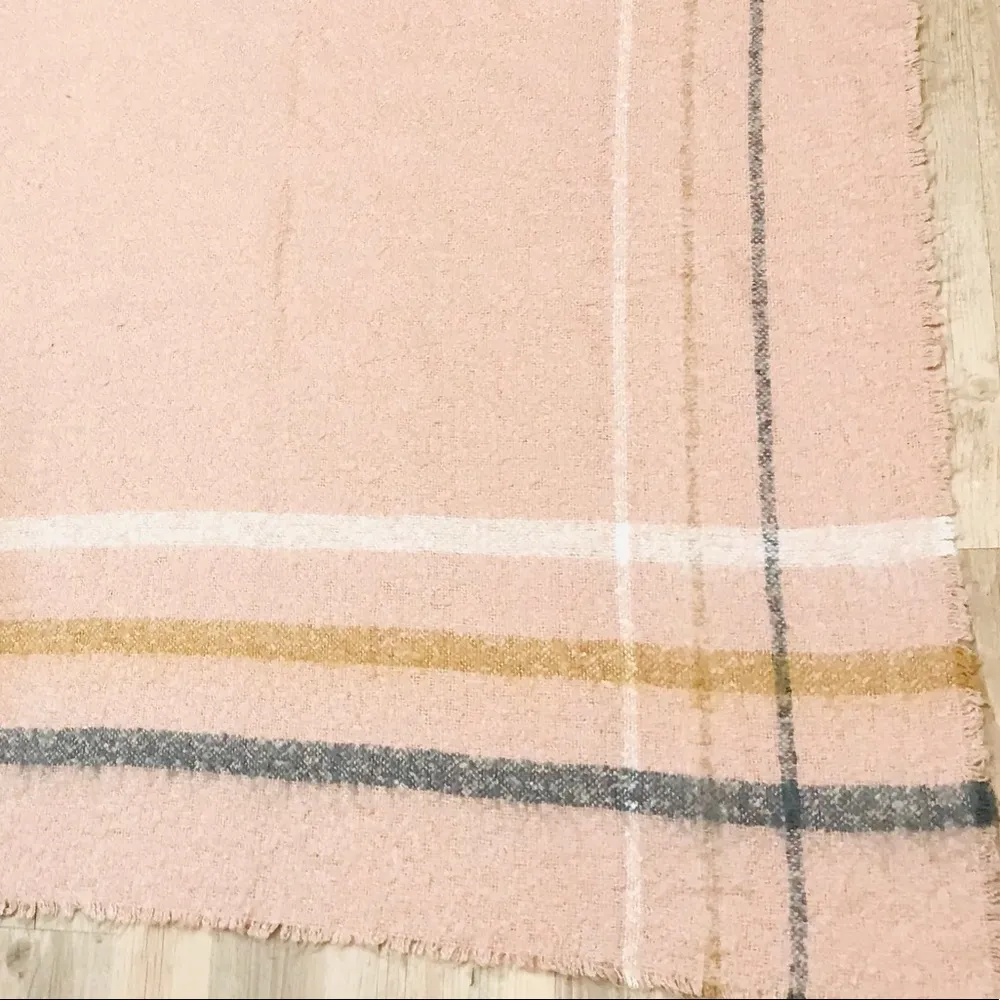 Boutique Blush Pink blanket scarf - Image 5