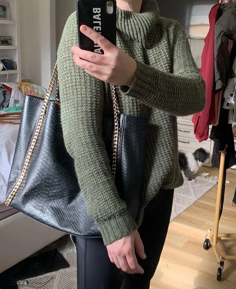 Black Croc Print Vegan Leather Tote Bag With Gold Metal Chain Strap - Image 10