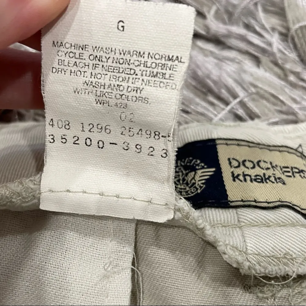 Dockers  Khakis Shorts Distressed Women’s 10 - Image 6