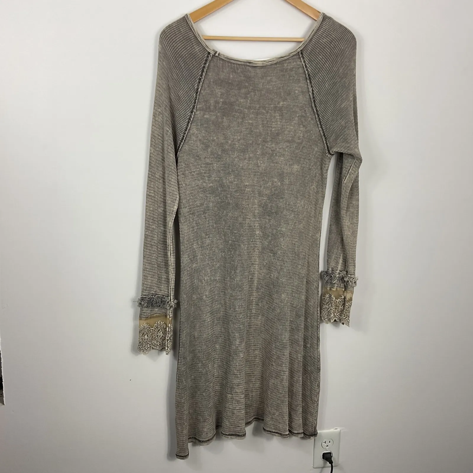 ABLE Women's Long Sleeve Thermal Dress Gray Beige Lace Cuff Size Large - Image 3